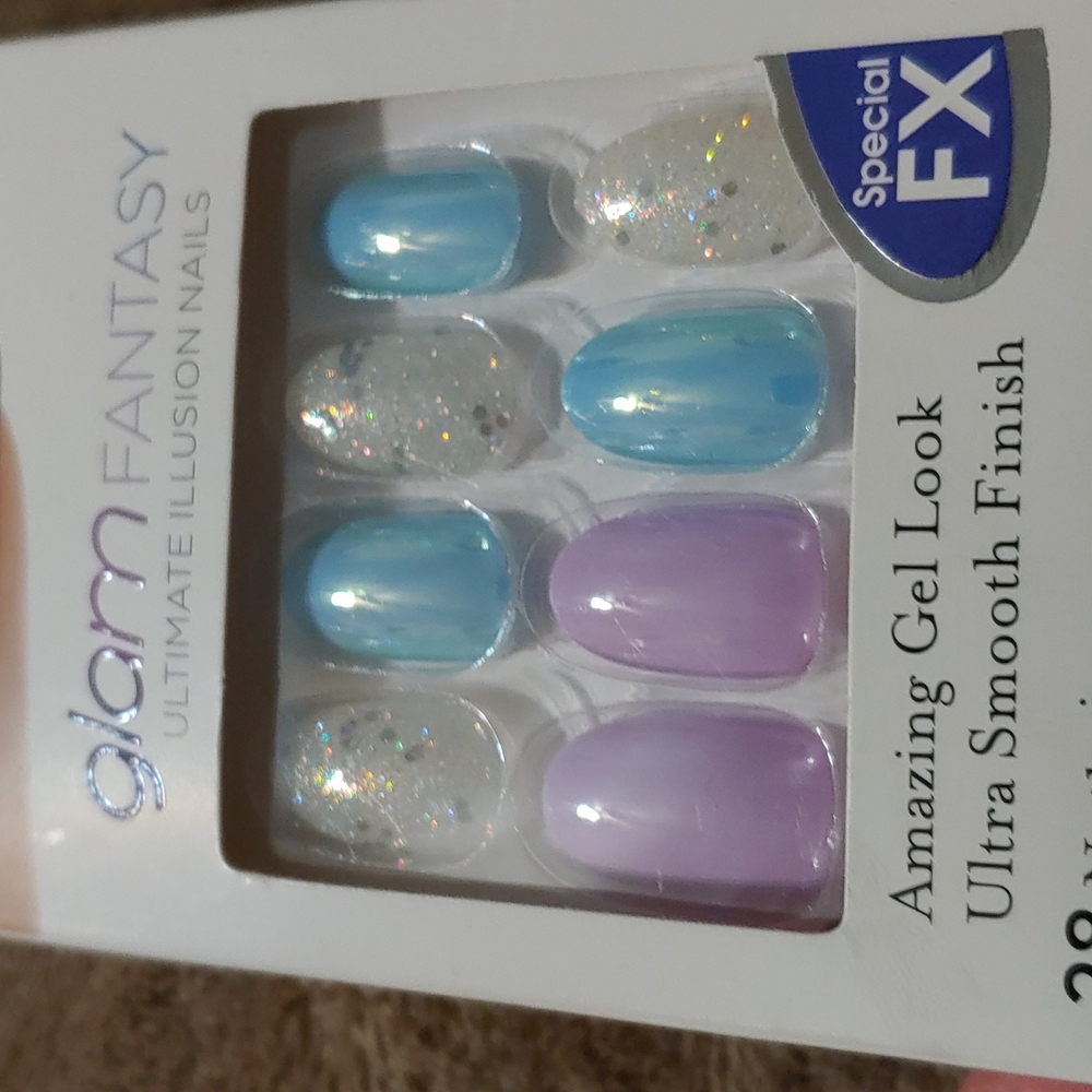 Glam Fantasy Ultimate Illusion nails